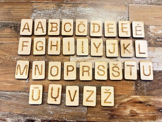 Abėcėlė graviruota